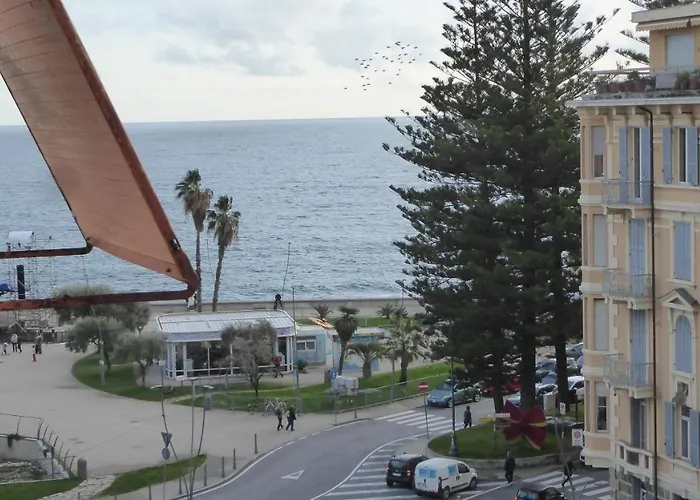 Vista Mare Sulla Pista Ciclabile * San Remo